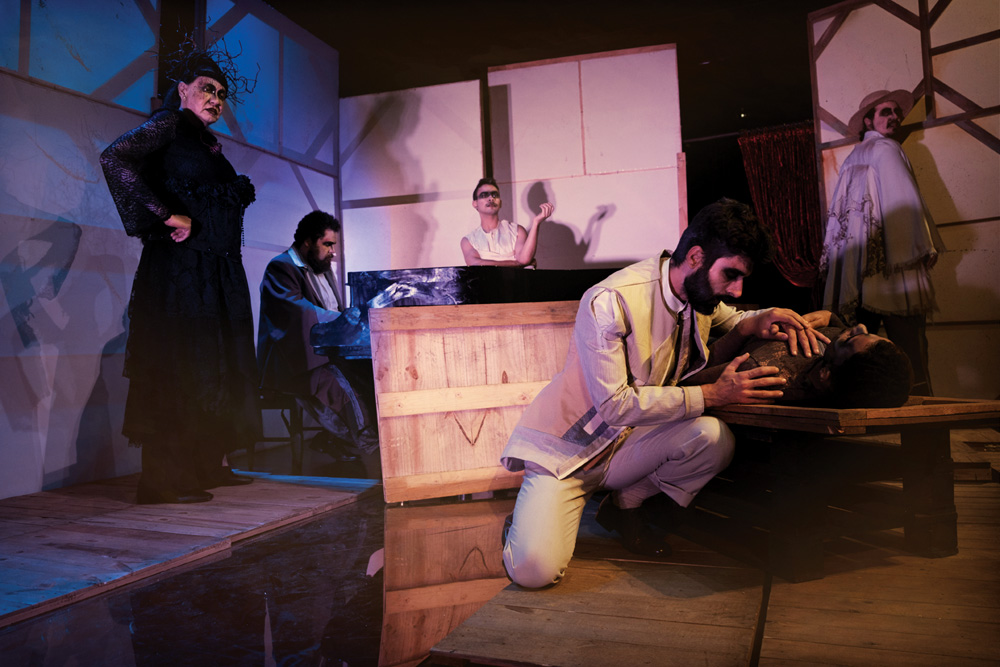 Nossos Ossos, adaptação de livro de Marcelino Freire, retorna aos palcos