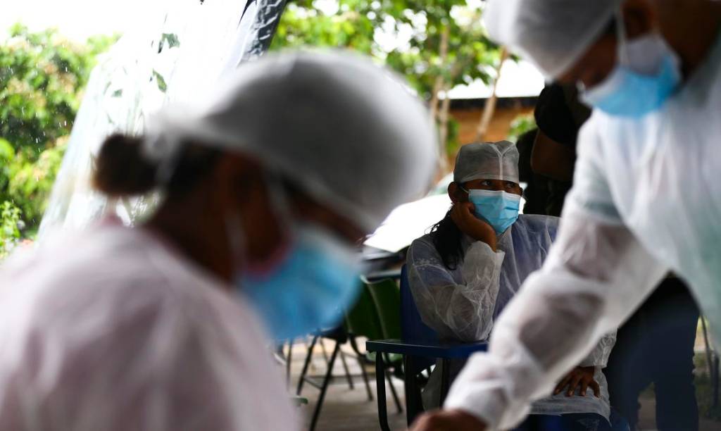 Governo de SP descarta retomar obrigatoriedade do uso da máscara após alta de casos de Covid-19