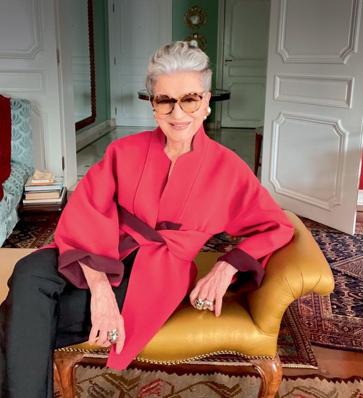 Costanza Pascolato doa roupas do próprio acervo e planeja livro educativo