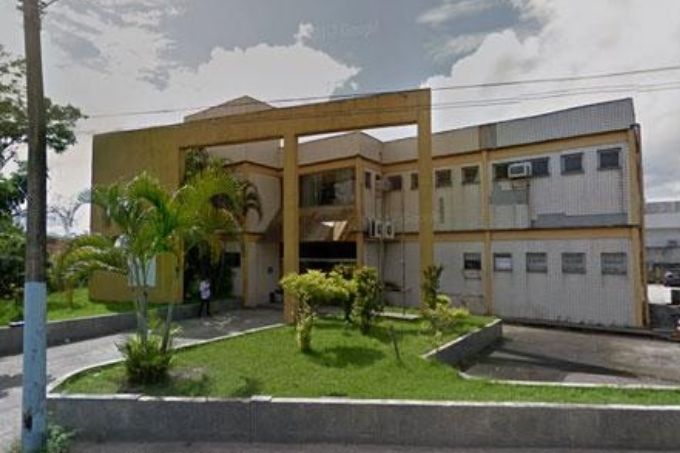 Idosa foi até loja de material de construção e concretou corpo de marido no vão da escada