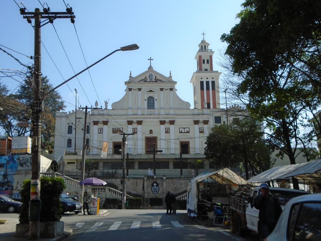 Policial é preso suspeito de atirar e matar homem em igreja de Pinheiros