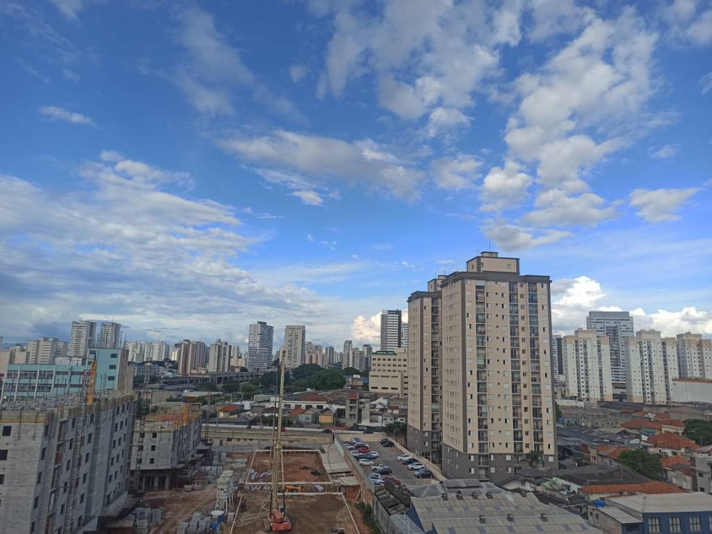 Frente fria traz queda na temperatura e chuva no final de semana em SP