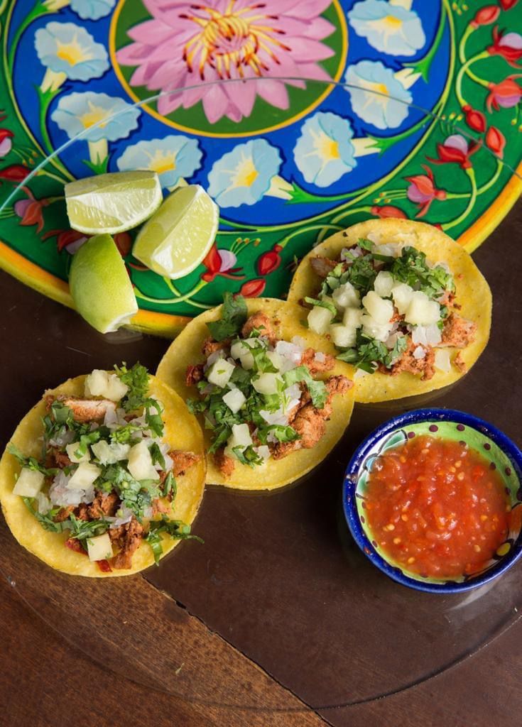 Feira do Bom Retiro integra culturas do bairro com música, dança e comida