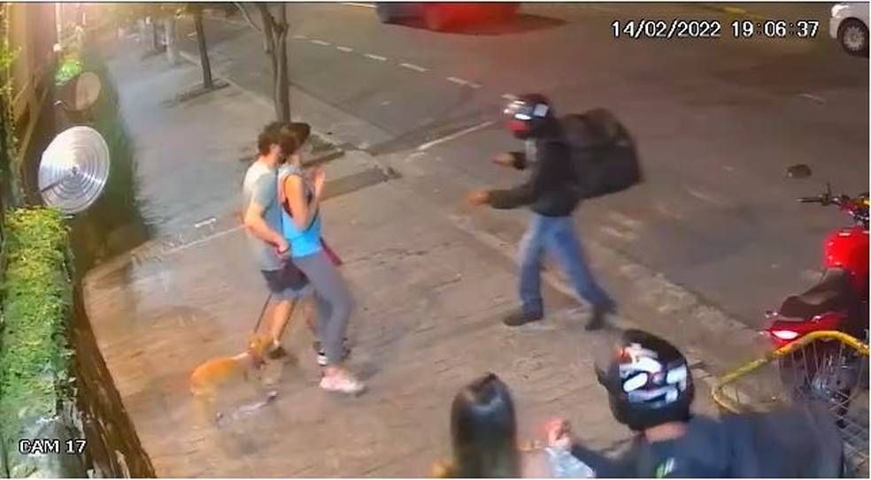 Bandidos se disfarçam de entregadores e assaltam pedestres nos Jardins