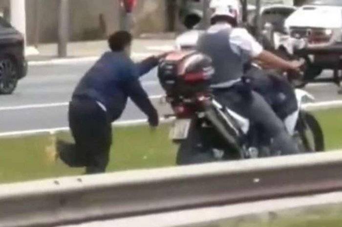 Homem amarrado a moto da PM é condenado por tráfico de drogas