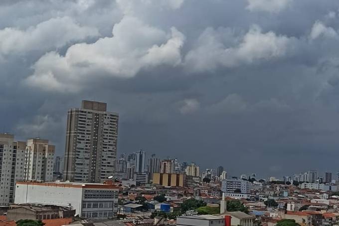 Chuva deixa cidade em estado de atenção para alagamentos