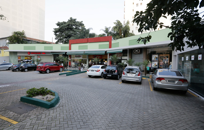 Procon notifica centro comercial na Zona Oeste acusado de racismo