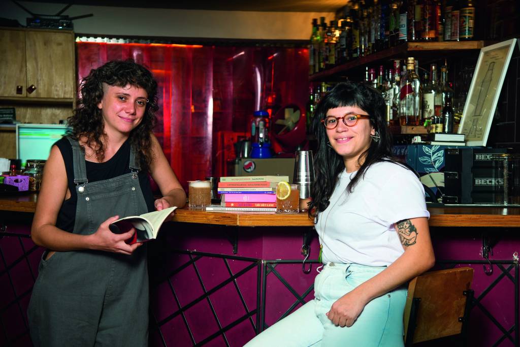 Livraria dedicada a obras LGBTQIA+ abre as portas em bar da Santa Cecília