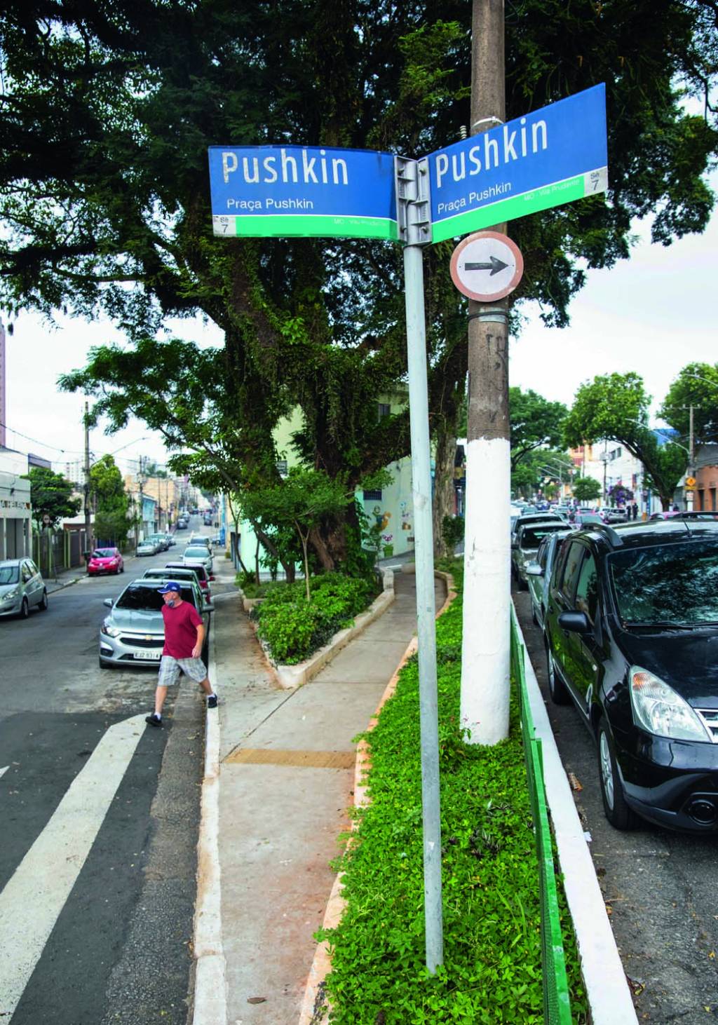 Vila Zelina – Praça Pushkin Imagem mostra placa escrito