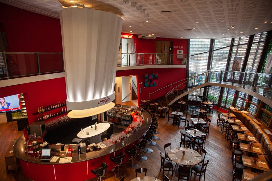 Ambiente: com uma 'toque blanche' em cima do balcão Ambiente: com uma 'toque blanche' em cima do balcão