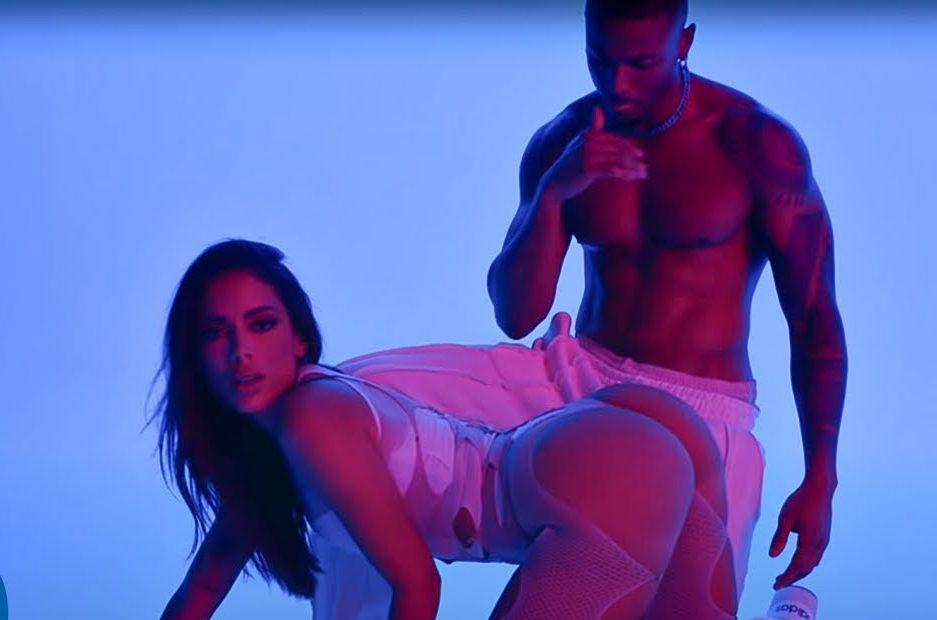 Anitta em Envolver