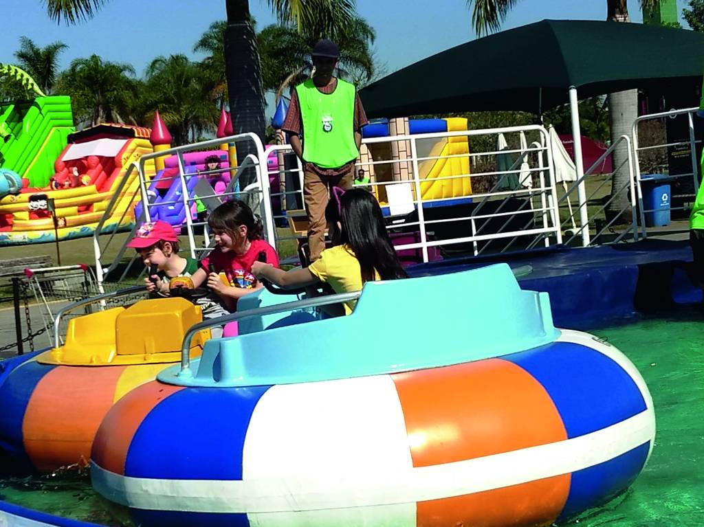 Villa-Lobos tem parque de diversões com bungee trampolim gigante neste feriado