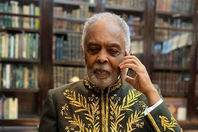 Gilberto Gil homenageia os pais em posse na ABL