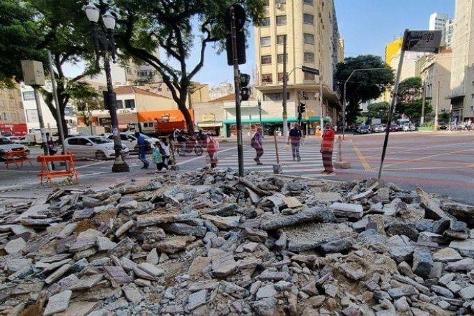Esquina da São João com a Ipiranga passa por reforma