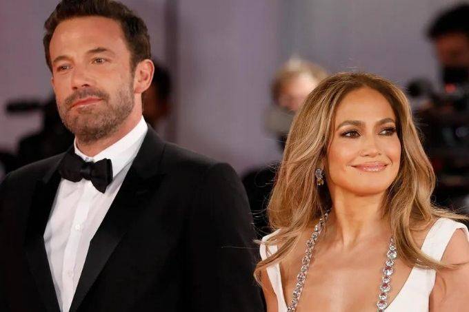 JLo e Ben Affleck assinam acordo pré-nupcial com cláusula polêmica de sexo