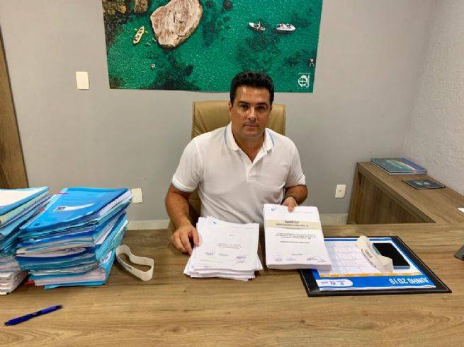 Prefeito de São Sebastião entra na Justiça por férias e 13º salário