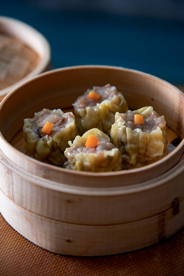 Shao mai: carne suína moída, camarão e cogumelo shiitake em massa fina Shao mai: carne suína moída, camarão e cogumelo shiitake em massa fina