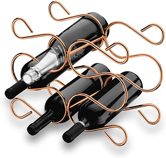 Adega pequena em material met&aacute;lico rose gold com 3 garrafas de vinho