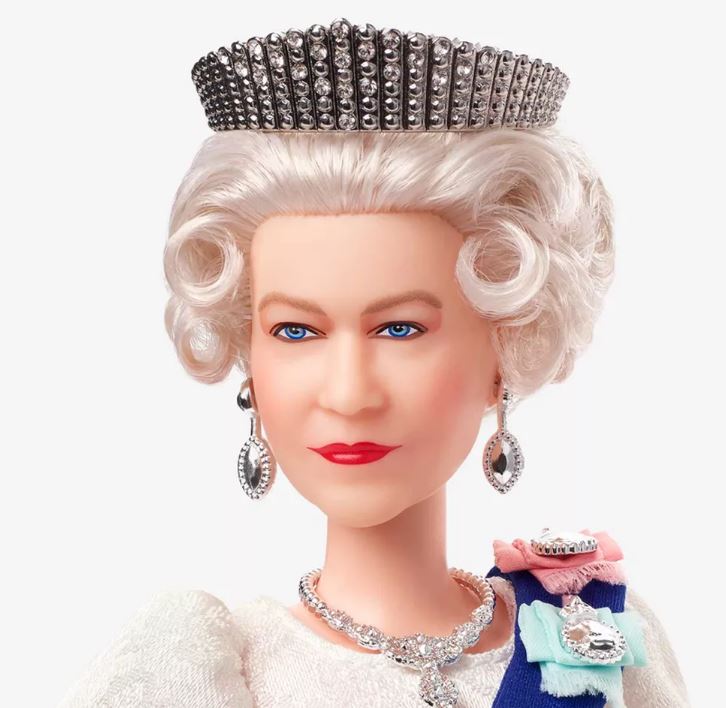 Rainha Elizabeth ganha boneca Barbie por 70 anos de reinado
