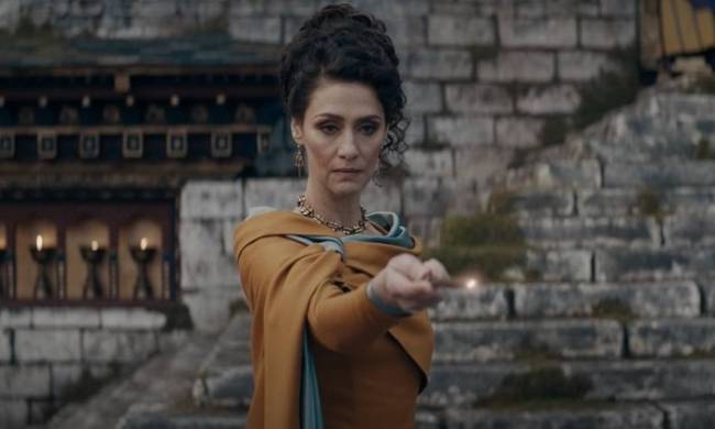 mariafernandacandido Maria Fernanda Cândido empunha uma varinha em cena do filme
