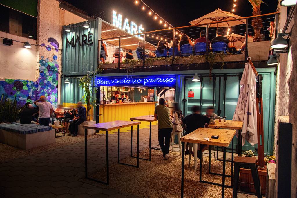 Com clima praiano, bar Maré é aposta no Tatuapé