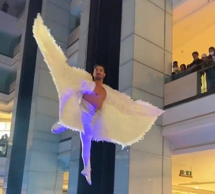 ‘Anjo voador’ do Shopping Morumbi atrai cliques e viraliza nas redes
