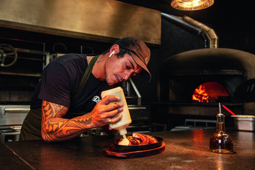 Campeão do Mestre do Sabor comanda restaurante na loja Deus Ex Machina