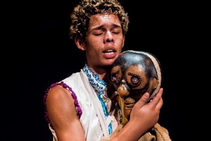 Espetáculo com atores e bonecos celebra figura do Negrinho do Pastoreio