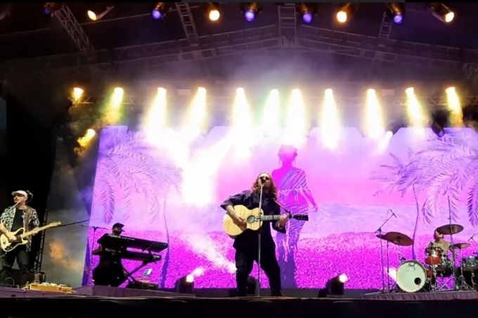 Vitor Kley é uma das atrações do palco no Viaduto do Chá