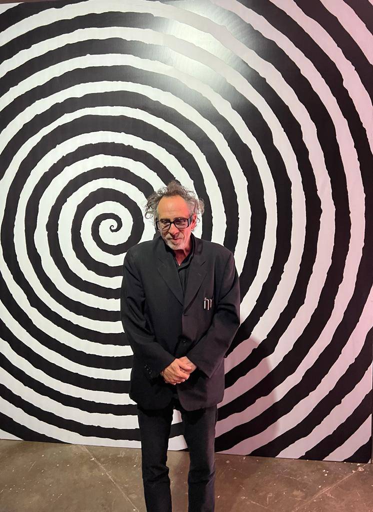 Tim Burton revela ser fã de Zé do Caixão: “cresci vendo os filmes dele”