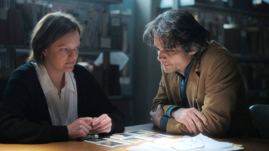 Wagner Moura e Elisabeth Moss dividem a cena em ótimo thriller do AppleTV+