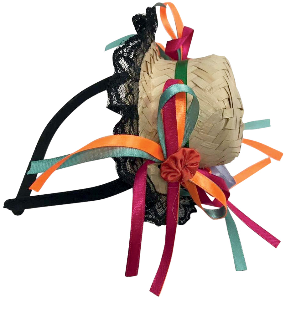 Tiara junina com chap&eacute;u de palha enfeitado com la&ccedil;os de fita coloridos