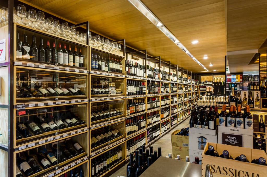 Feira de vinhos do Empório Santa Maria retorna e tem rótulos com desconto