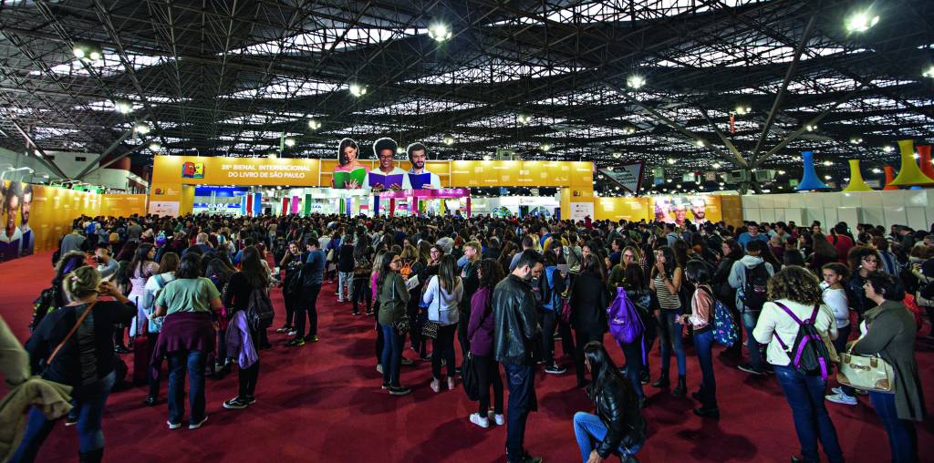 Bienal do Livro chega à 27ª edição com sistema de cashback e novo endereço