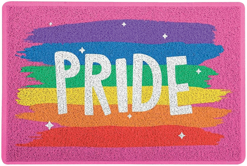 Capacho com faixas coloridas com a palavra 