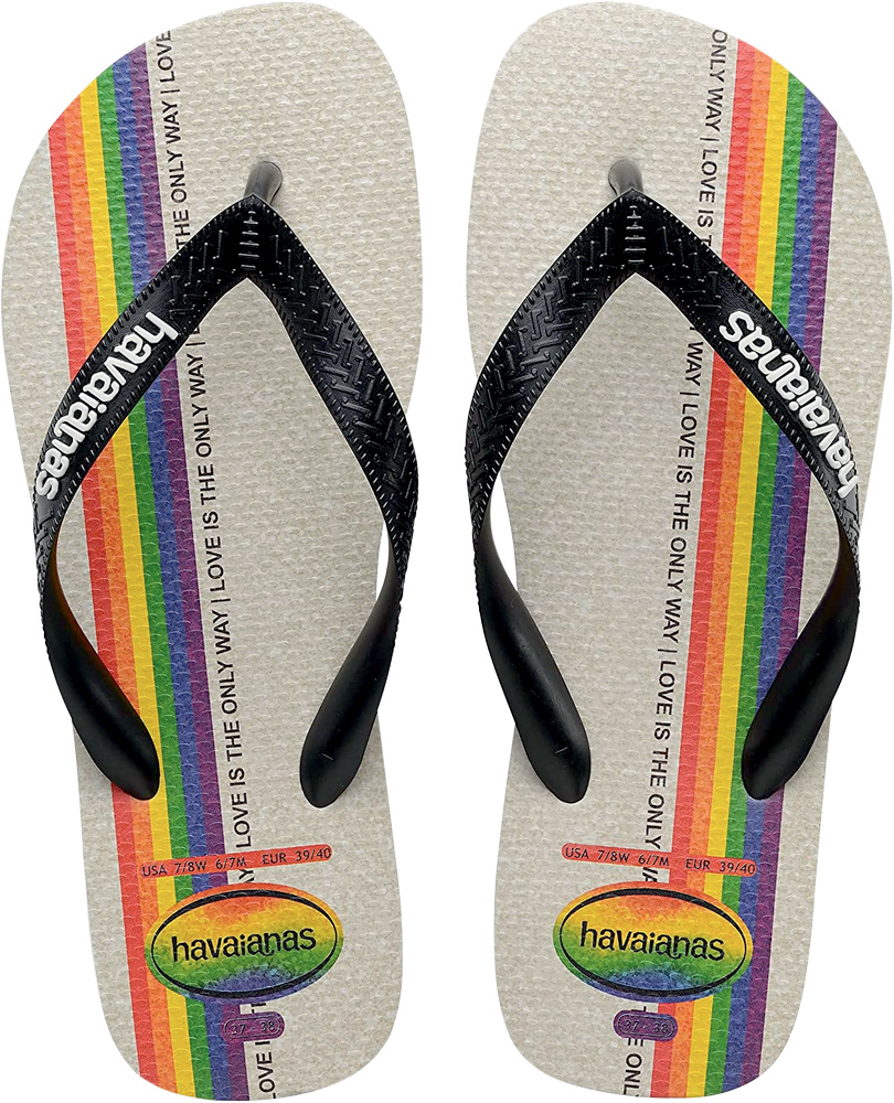 Par de chinelos Havaianas brancos com a bandeira LGBTQIA+ atravessando de fora a fora