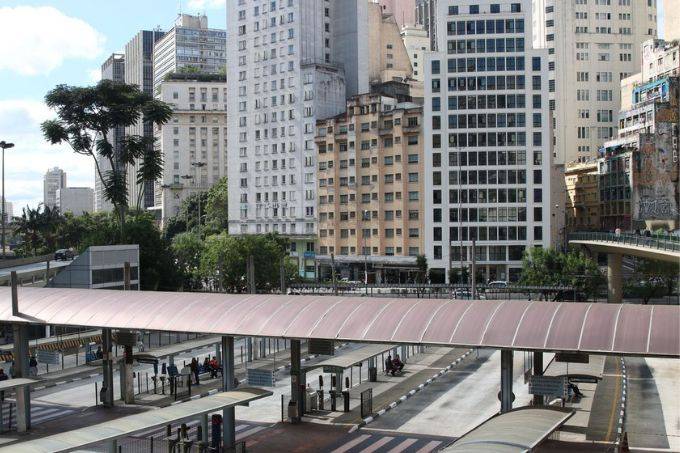 Paralisação dos ônibus na capital afeta 1,5 milhão de pessoas 