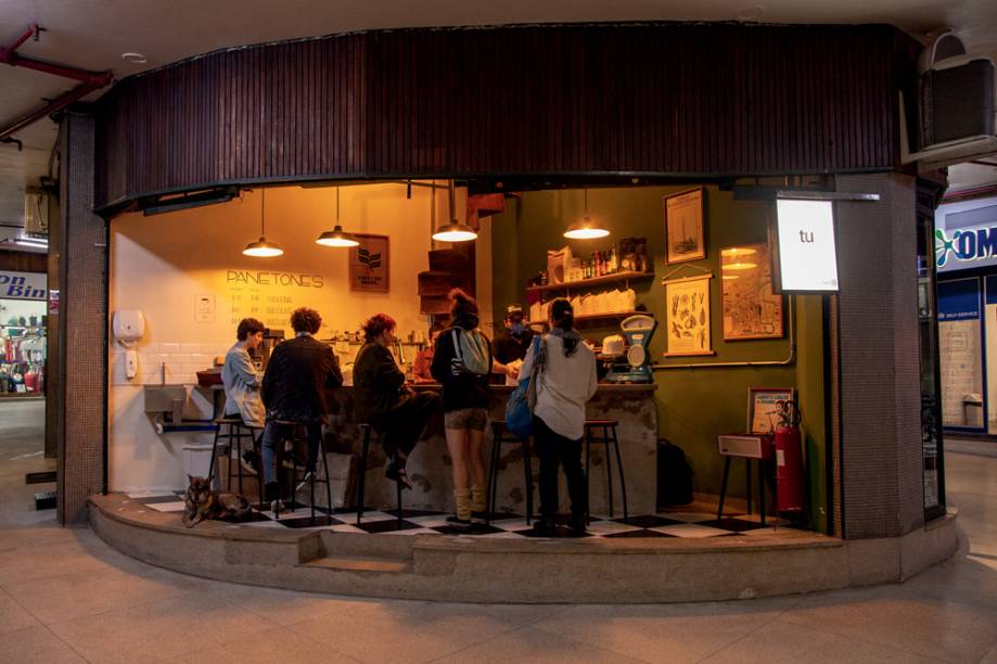 Fachada: pequena padaria instalada na galeria do Edifício Copan