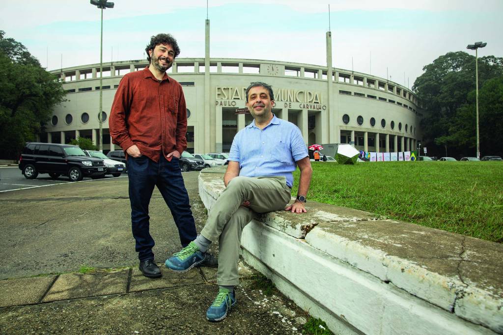 Primeira Feira do Livro, na praça do Pacaembu, quer ser Flip paulistana
