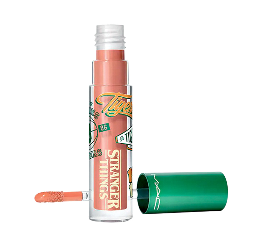 Gloss.jpg Gloss rosa em frasco cilíndrico transparente com tampa verde. Tem logos da quarta temporada de Stranger Things na parte transparente