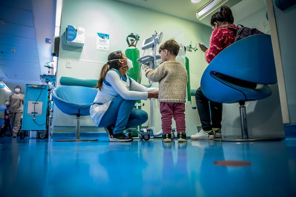 Com avanço da Covid e doenças sazonais, hospitais estão sob pressão