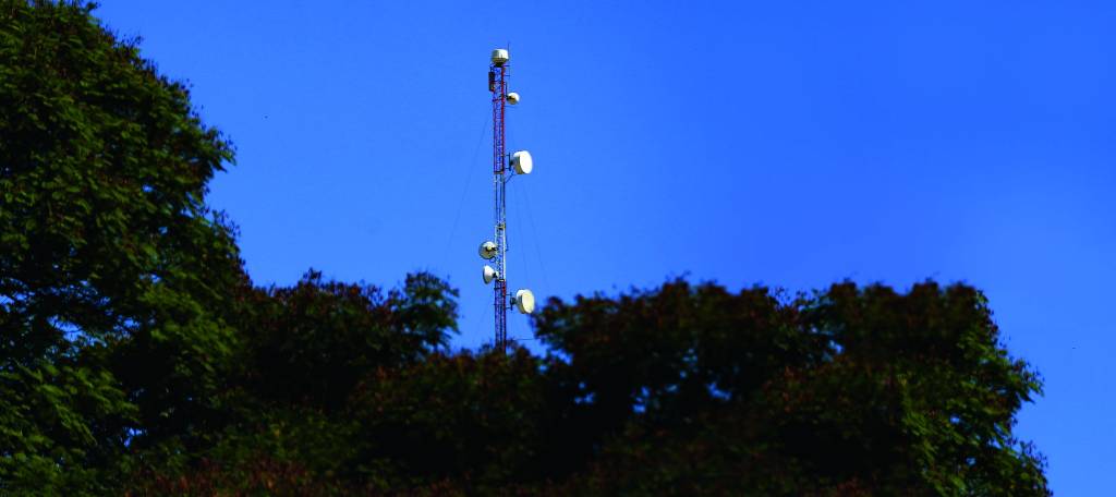 Apenas uma das 286 antenas prometidas nas periferias foi entregue