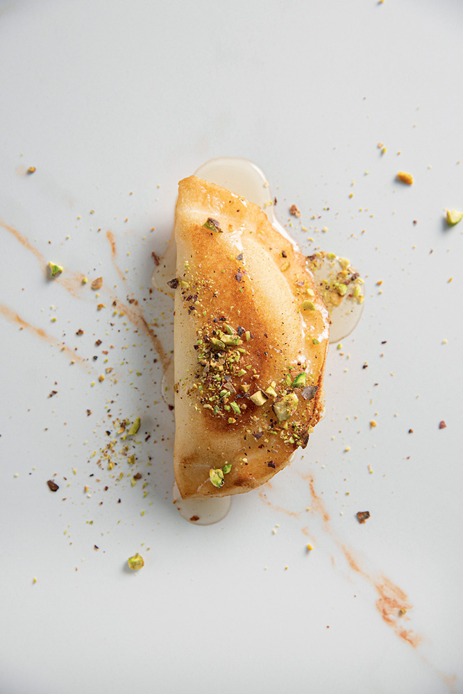 Já provou ataif? Conheça restaurantes que servem a sobremesa árabe