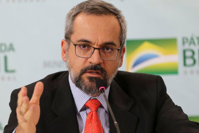 Weintraub foi à convenção para dizer que não seria candidato ao governo estadual