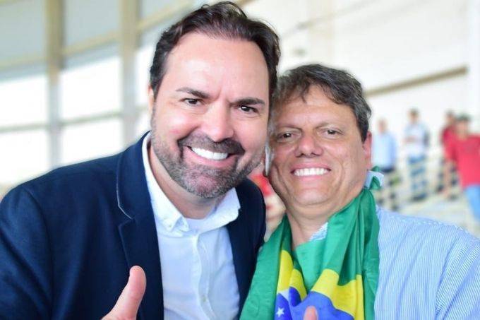 Juiz determina retirada da expressão “Tarcísio governador” do Facebook