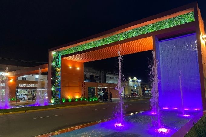 Novo portal de Bertioga viralizou nas redes sociais após ser comparado a entrada de motel