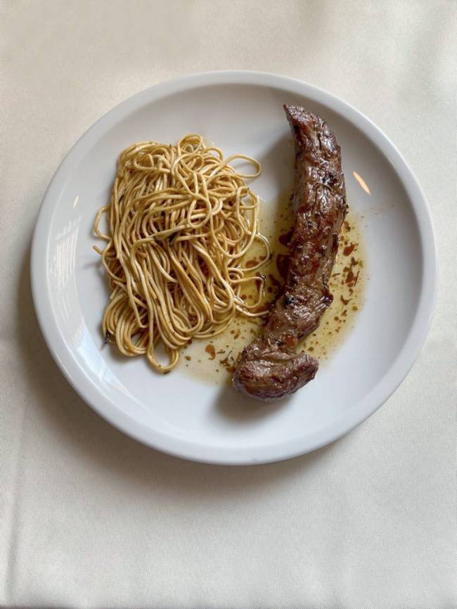 Tatini cordeiro Filé mignon de cordeiro com macarrão aletria