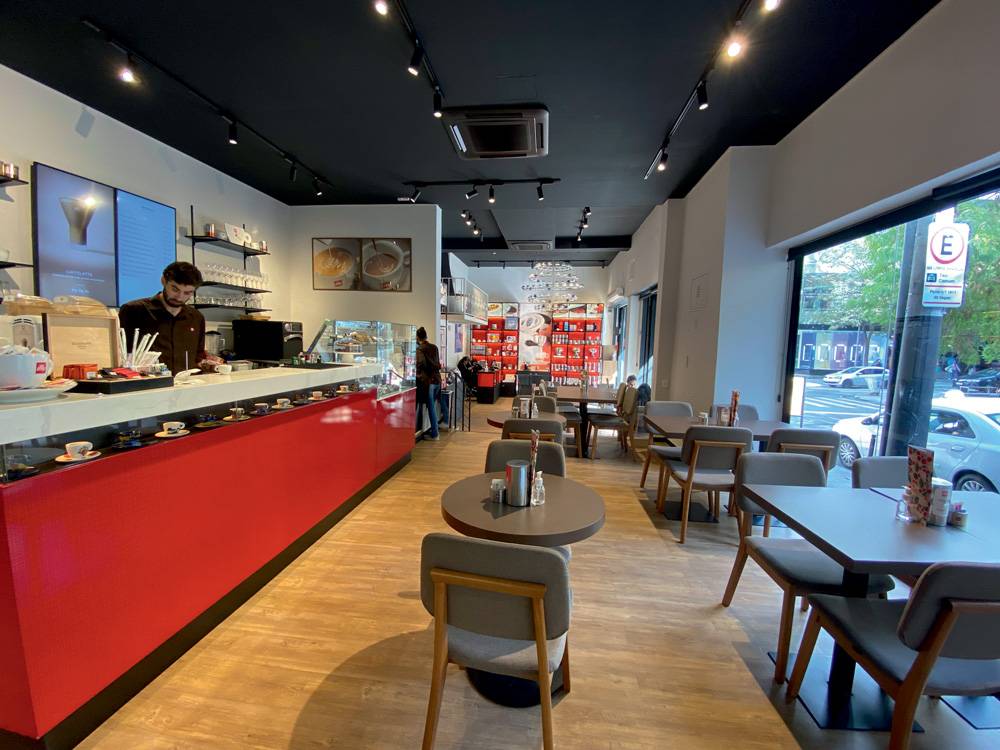 Illy Caffè: como é o misto de cafeteria e restaurante da marca italiana