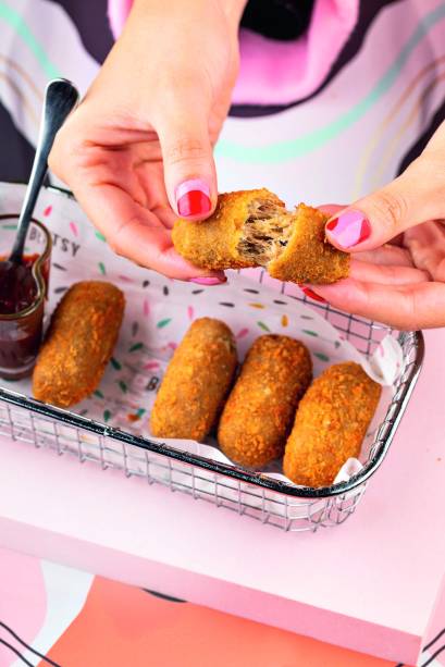 Croquetas de costela: menu que vai da manhã até o fim da noite