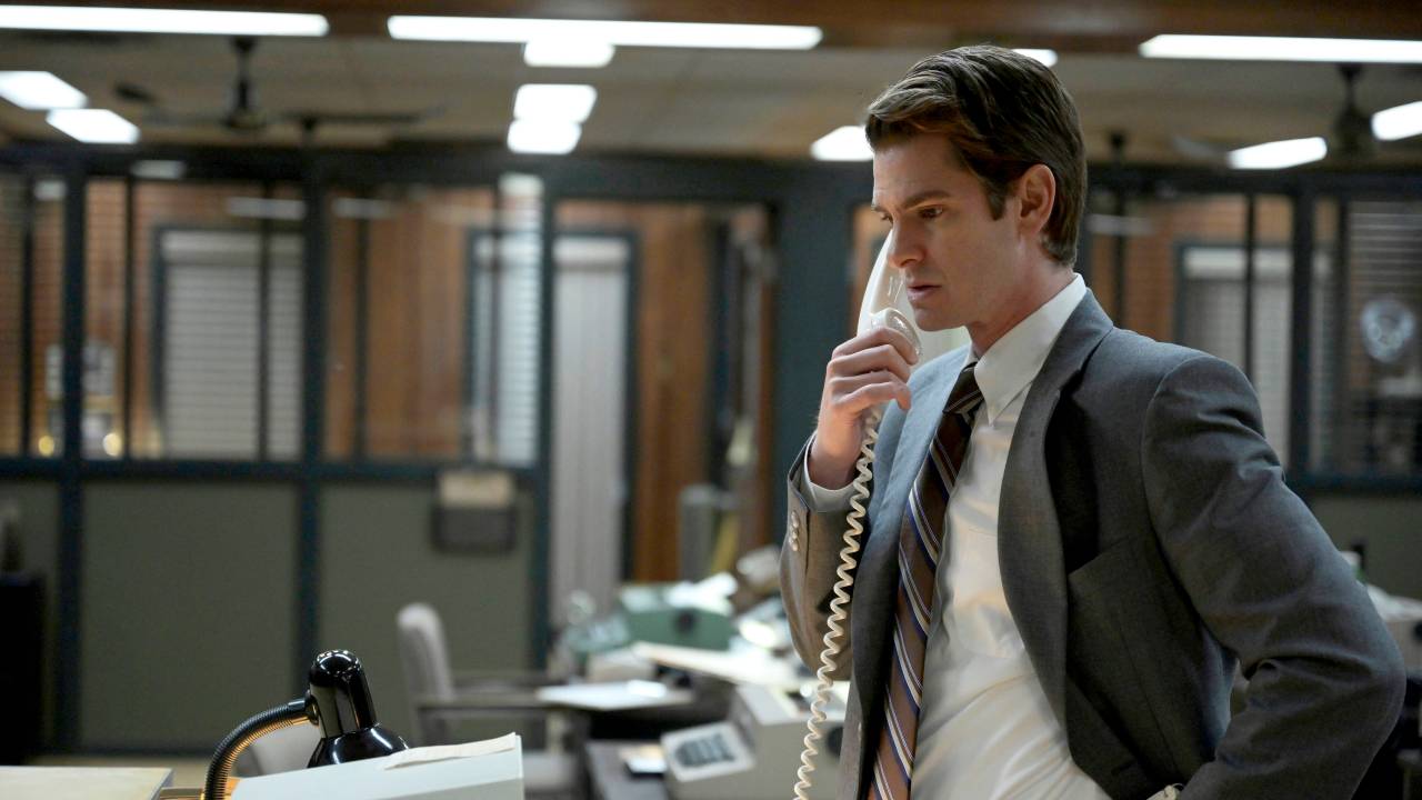 Andrew Garfield é uma das estrelas da série Em Nome do Céu